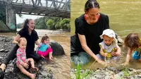 7 Potret Anak Nadine Chandrawinata Main di Sungai Keruh, Sarana Belajar