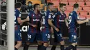 Pemain Levante merayakan gol yang dicetak Gonzalo Melero ke gawang Valencia pada laga ke-28 Liga Spanyol di Stadion Mestalla, Sabtu (13/6/2020) dini hari WIB. Valencia bermain imbang 1-1 atas Levante. (AFP/Jose Jordan)