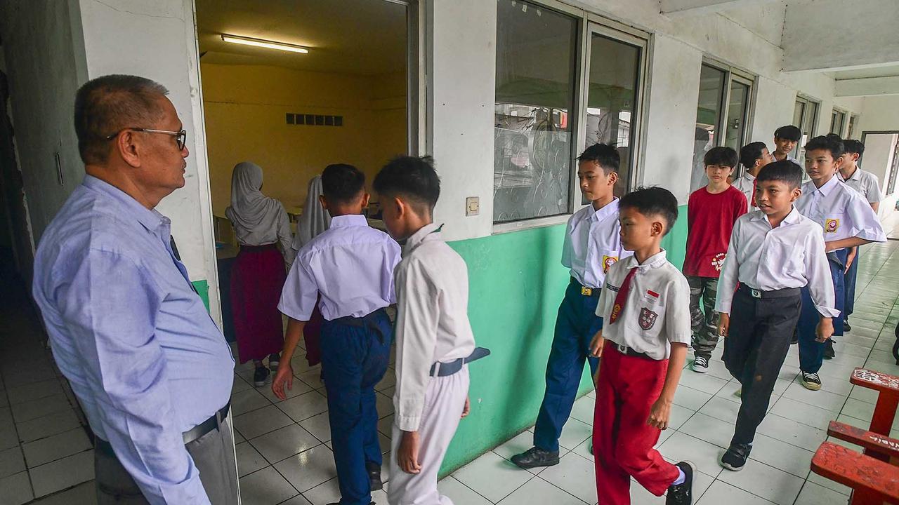 FOTO: Hari Pertama Tahun Ajaran Baru, SMP Swasta Gratis di Depok Resmi Dimulai