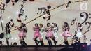 Konser dibuka penuh semangat dengan lagu 'Feel My Rhytm' dan disambut dengan animo para penggemar mereka, ReVeluv. (Liputan6.com/JohanTallo)