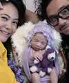 Menikmati peran sebagai orangtua tengah dirasakan Poppy Sovia dan Ahmad Gussaoki. Buah hati yang masih berusia delapan bulan tak menyurutkan semangat mereka untuk mengajak anaknya liburan. (Instagram/popsovia)