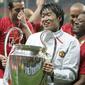 Park Ji Sung juga tercatat sebagai pemain Asia pertama yang mengangkat trofi Liga Champions. Park memainkan peran penting ketika Manchester United melawan Barcelona pada laga semi final Liga Champions 2008. (AFP/Paul Ellis)