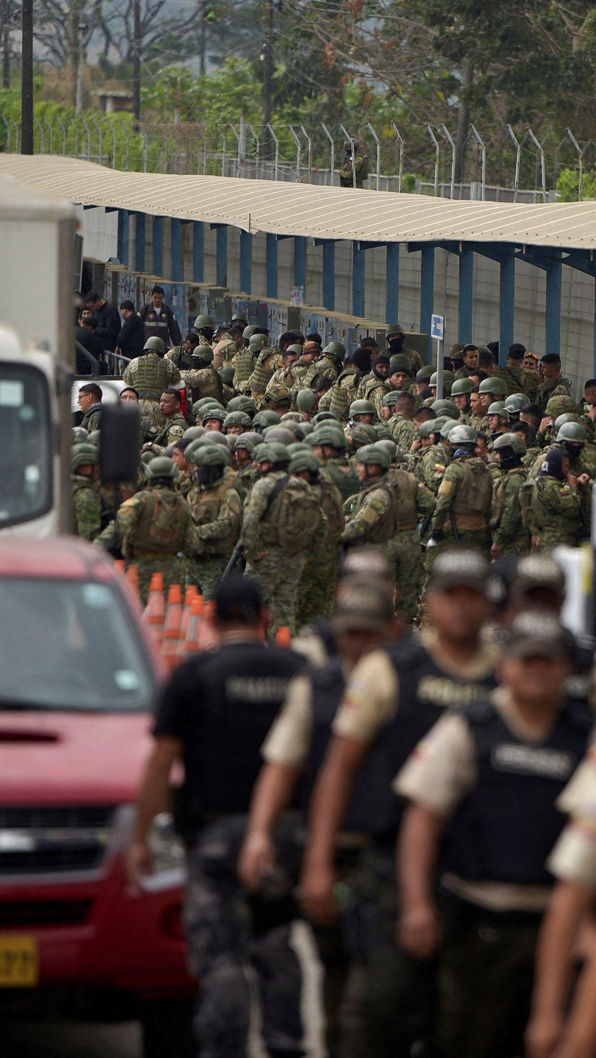 Pengerahan itu terdiri dari 2.000 anggota militer dan 2.000 petugas polisi.