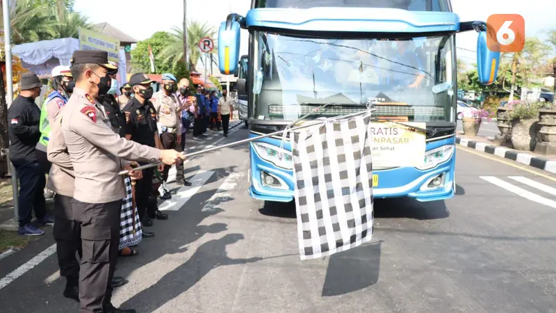 Kapolda Bali Lepas Rombongan Bus Mudik Gratis Dari Bali