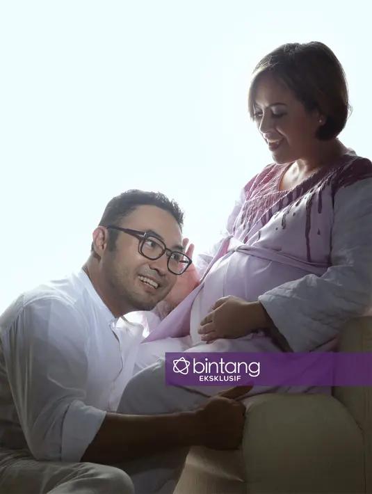 Vokalis Be3, Cynthia melahirkan secara operasi caesar pada Minggu (20/11/2016) sekitar pukul 22.10 WIB di Rumah Sakit Bunda Menteng, Jakarta Pusat. (Foto Eksklusif: Bambang E. Ros/Bintang.com)