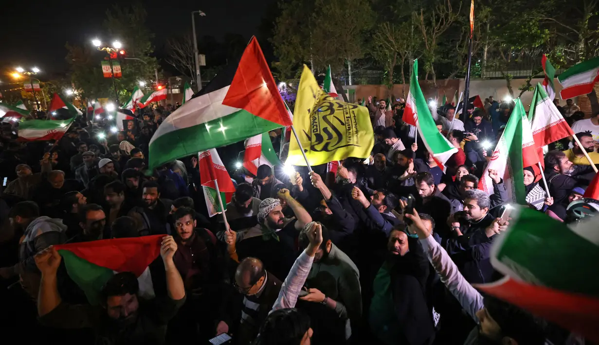 Dalam peristiwa itu, tujuh anggota Garda Revolusi Islam (IRGC) dinyatakan meninggal dunia. (ATTA KENARE/AFP)