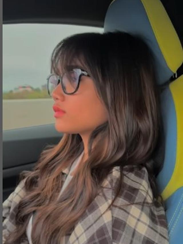 Beli Mobil Sport Baru, Ini 6 Potret Fuji Saat Test Drive di Jalanan