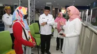 Bupati Banyuwangi Ipuk Fiestinandani sidak layanan publik di hari pertama masuk kerja pasca libur panjang Lebaran (Istimewa)