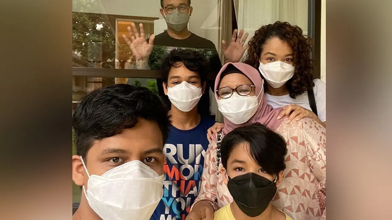 Anies Baswedan dijenguk istri dan anak. (Foto: Instagram @fery.farhati)