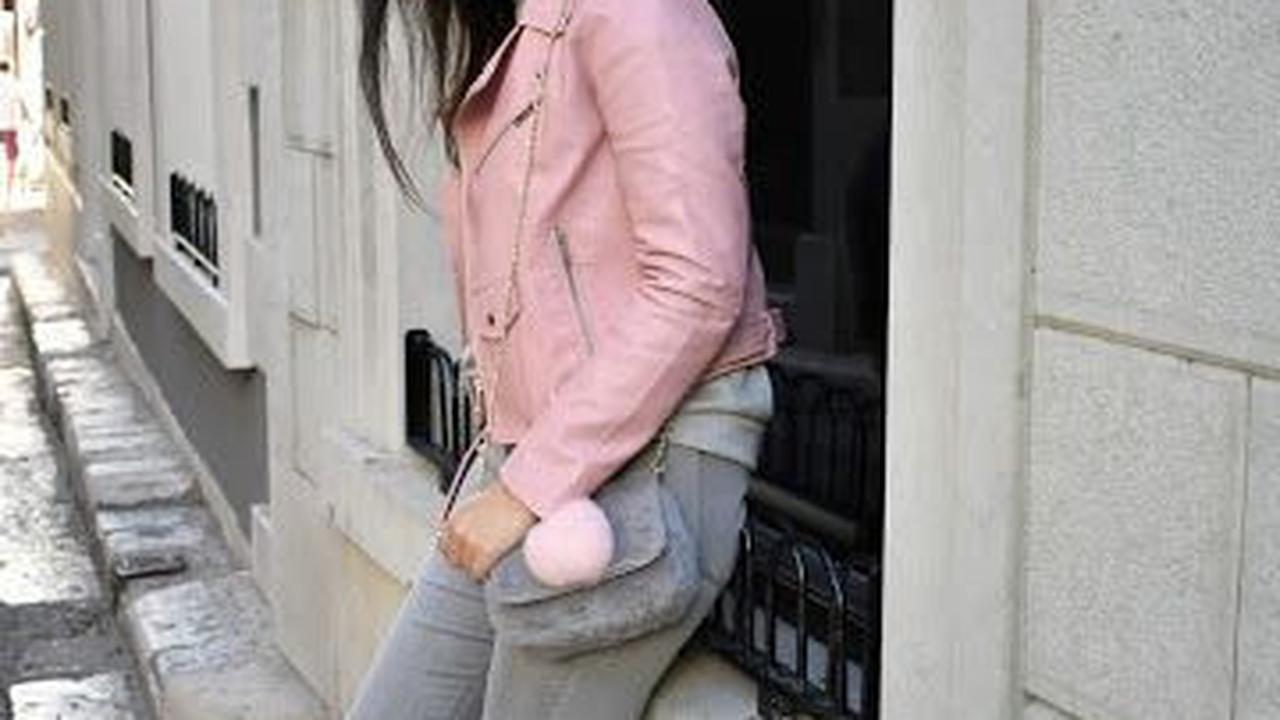 <b>Kombinasi Baju Pink dan Warna Abu-Abu</b>