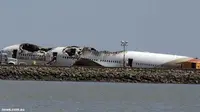 AS: Pesawat Asiana Tabrak Seawall, Terpental, Lalu Terseret