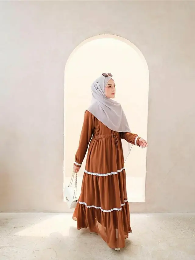 6 Gaya Hijab ala Reistha Dhita Putri, Modis dengan Gamis