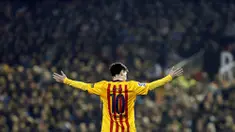 Pemain Barcelona, Lionel Messi, saat tampil melawan Valencia pada laga La Liga Spanyol di Stadion Mestalla, Spanyol, Sabtu (5/12/2015). Barcelona ditahan imbang 1-1. (EPA/Kai Foersterling)