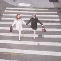 Serial The Swap mengikuti Rowan Blanchard dan Jemima Kirke dalam cerita tentang identitas, persepsi, dan pertemuan tak terduga di tengah kota New York. (Foto/Dok: Marc Jacobs)