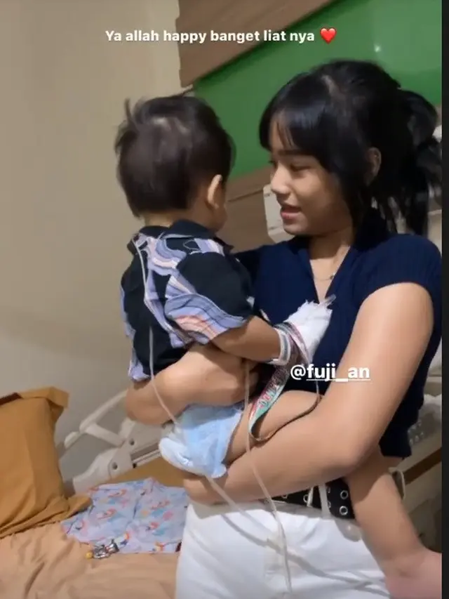 Unggahan Tom Liwafa, pertemuan adik-adik Bibi Andriansyah dengan anak Vanessa Angel. (Instagram/ tomliwafa)