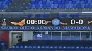 Penamaan stadion yang baru "Diego Armando Maradona Stadium" yang sebelumnya bernama San Paolo Stadium terlihat sebelum dimulainya laga lanjutan Liga Europa 2020/21 Grup H antara Napoli melawan Real Sociedad, Kamis (10/12/2020) . (AFP/Alberto Pizzoli)