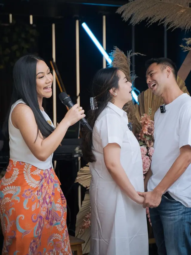 Nagita Slavina Tampil Mewah Pakai Dress Ratusan Ribu saat Dapat Surprise Konser Yura Yunita di Rumah