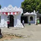 Keraton Kasepuhan Cirebon tetap dikunjungi wisatawan usai insiden tawuran antara dua kelompok pendukung sultan. Foto (Liputan6.com / Panji Prayitno)