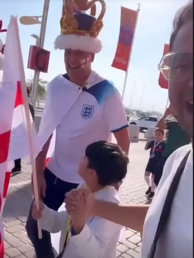 6 Potret Raffi Ahmad Nonton Langsung Piala Dunia, Rafathar Senang Inggris Menang