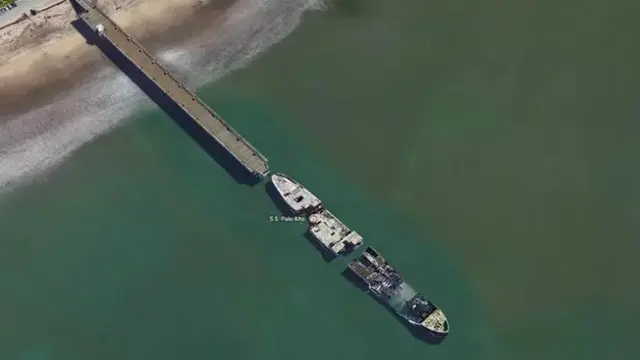Penampakan kapal karam melalui Google Earth.