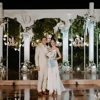 Gaun resepsi pernikahan Mikha Tambayong [@thebridestory]