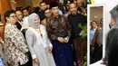 Presiden Joko Widodo atau Jokowi didampingi Menteri Perindustrian Airlangga Hartarto saat menghadiri pembukaan Muslim Fashion Festival (Muffest) Indonesia Tahun 2018 di JCC, Kamis (19/4). (Liputan6.com/Immanuel Antonius)
