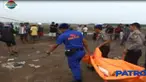 Tak seorang pun warga yang berada di lokasi, mengenali jasad pria yang diperkirakan berusia 20 hingga 30 tahunan itu.