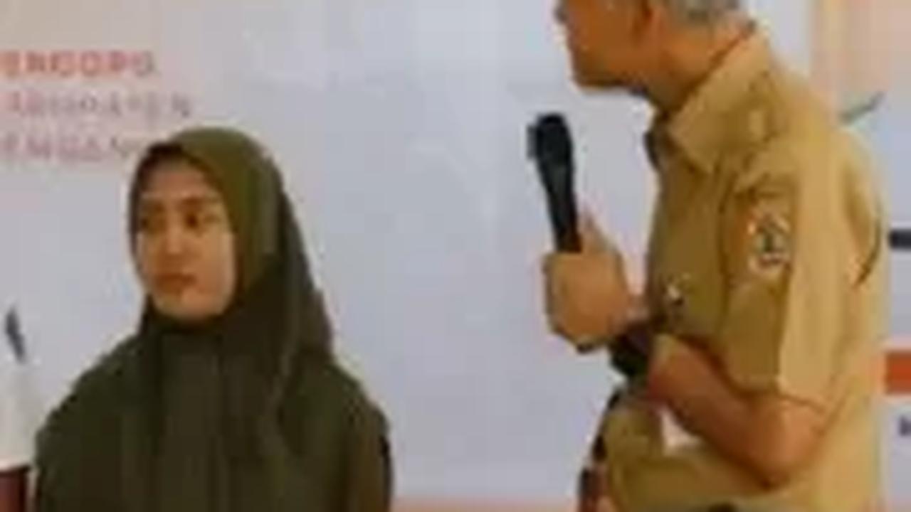 Diketahui, praktik itu terbongkar ketika Ganjar berdialog dengan  para siswi di Pendopo Kabupaten Rembang, Rabu (10/7) lalu.