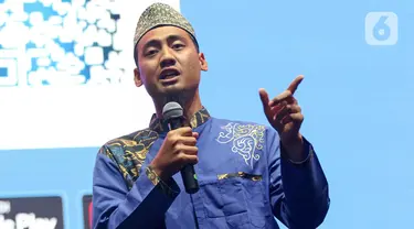 Ustaz Abi Azkakia saat memberikan kultum di acara KapanLagi Buka Bareng BRI Festival 2024 di Plaza Timur Senayan, Jakarta, Minggu (24/3/2024). (Liputan6.com/Herman Zakharia)