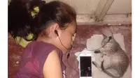 6 Potret Kompak Orang dan Kucing Saat Tidur Ini Bikin Gemas