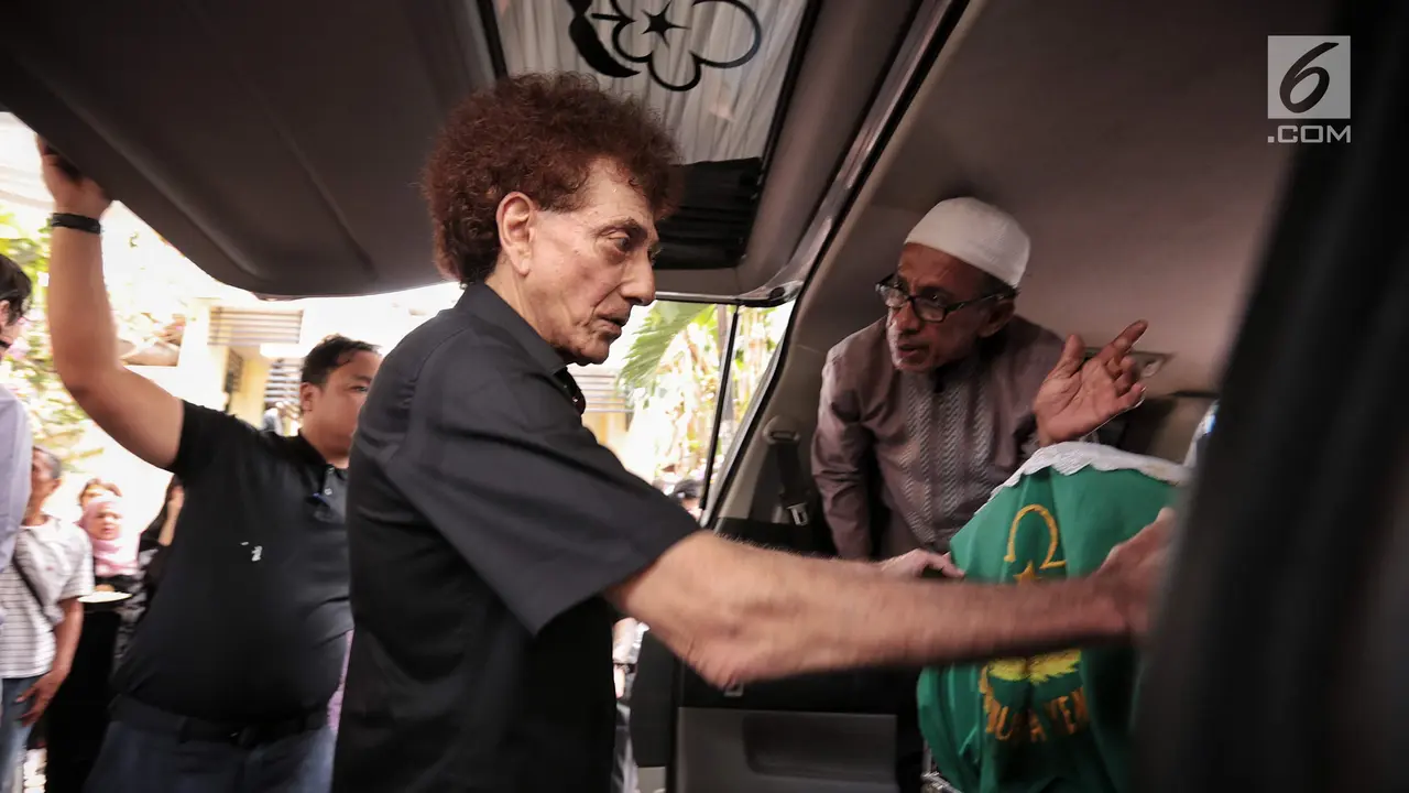 Faldy Albar Meninggal, Fachri dan Achmad Albar Gotong Keranda Jenazah
