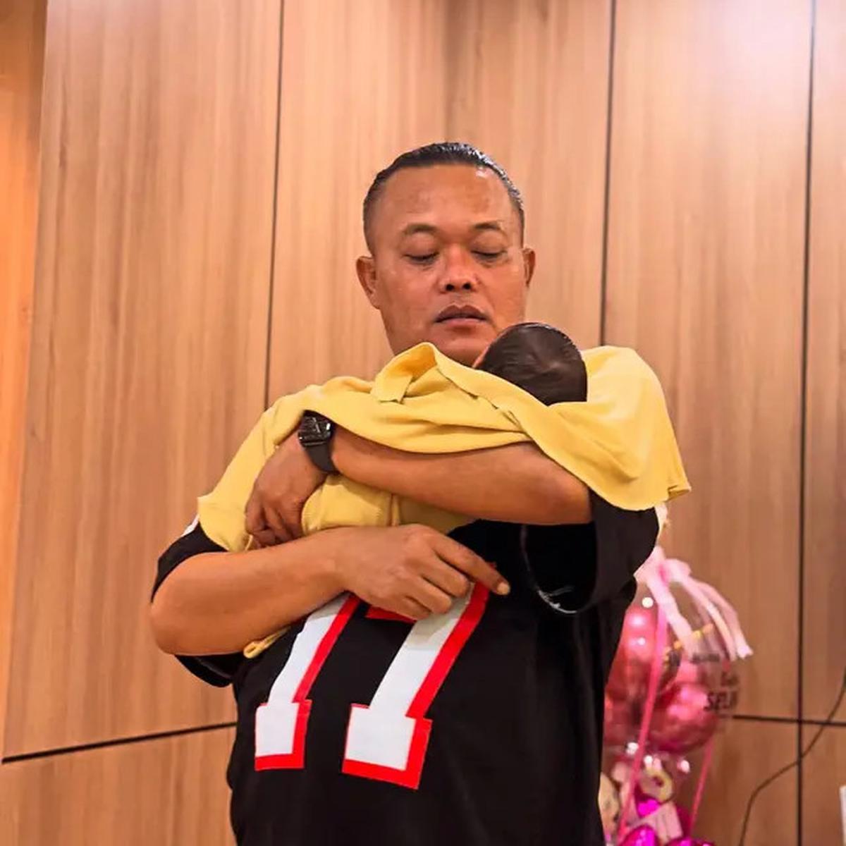 7 Potret Sule Bertemu Cucu Pertama, Penampilan Mahalini Berdaster Jadi Sorotan