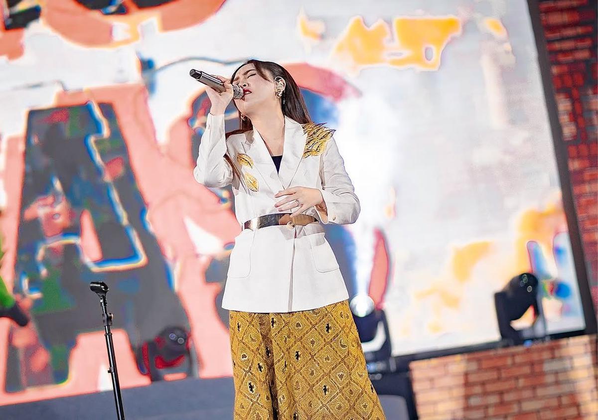 5 Model Baju Batik dan Kebaya ala Happy Asmara Ini Bisa Jadi Inspirasi