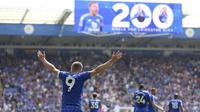 Pemain Leicester City, Jamie Vardy melakukan selebrasi setelah mencetak gol yang ke-200 bersama timnya dalam laga lanjutan Liga Inggris 2024/2025 melawan Ipswich Town di King Power Stadium, Leicester, Inggris, Minggu (18/05/2025). (AP Photo/PA/Nigel French)