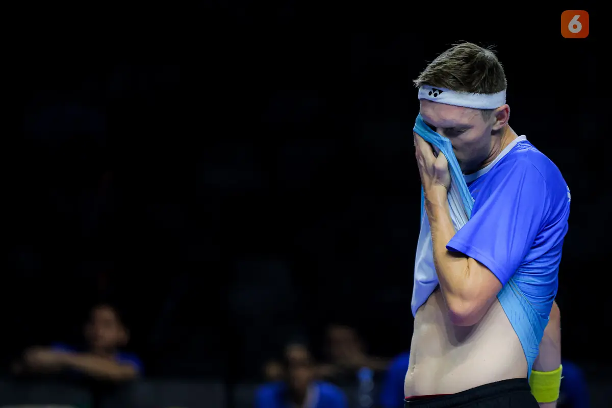 Foto: Viktor Axelsen Tak Berdaya di Tangan Kodai Naraoka dalam Laga Badminton XL 2025