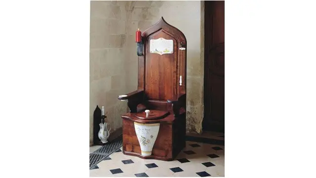 Desain Toilet Ini Absurd Banget, Ada yang Mirip Singgasana