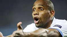 Reaksi defender Inter Milan asal Brasil Maicon di laga second leg semifinal Liga Champions melawan Barcelona di Nou Camp, 28 April 2010. AFP PHOTO / Filippo MONTEFORTE 