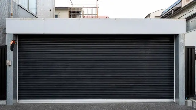 Ilustrasi Model Pintu Garasi (Credit: Freepik)