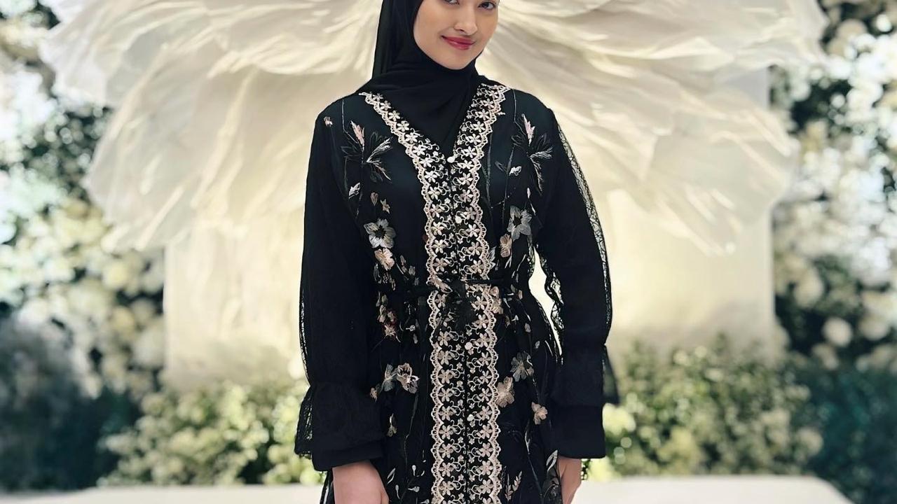 7 Potret Terbaru Puteri Modiyanti 'Anak' Tommy Soeharto yang Kini Berhijab, Paras Makin Cantik
