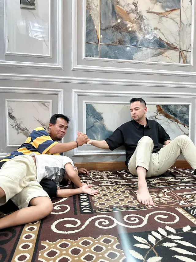 Potret Raffi Ahmad ke Rumah Mendiang Mpok Alpa