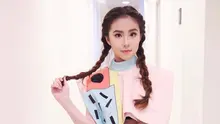 Sering disebut seperti cewek Korea, memang cocok untuk Chelsea. Selain soal model busananya, Chelsea makin mirip artis Korea lantaran rambutnya dikepang dua. (Instagram/agatha_chelsea)