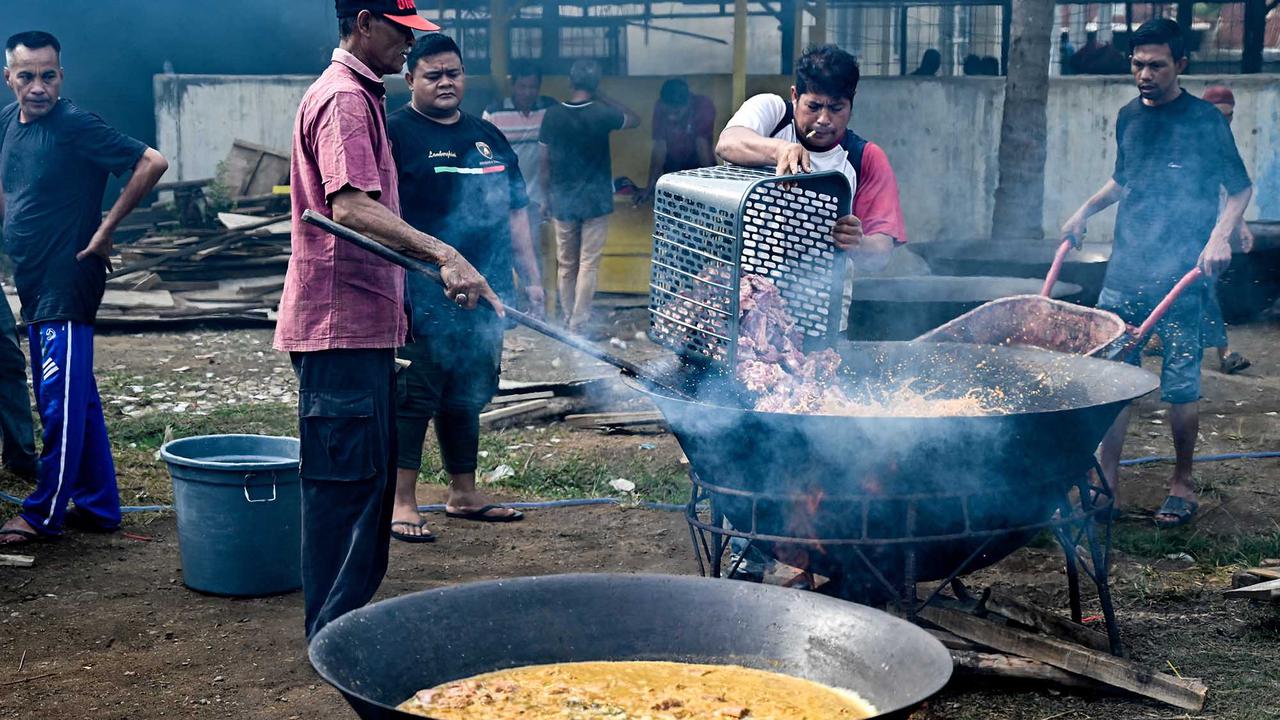 Tradisi Kuah Beulangong Meriahkan Maulid Nabi di Aceh