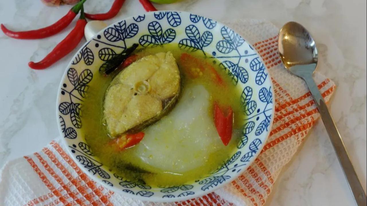 Menurut laman Indonesia.go.id, papeda atau bubur sagu bukan hanya lezat dan penuh sejarah, tetapi juga kaya akan nutrisi esensial.&nbsp;