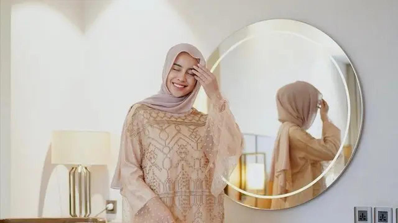 Acara Spesial Jadi Lebih Istimewa dengan Mengenakan 5 Model Gamis Brokat Terbaru 2025