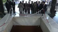 Presiden Prabowo Subianto bersama Wakil Presiden Gibran Rakabuming meninjau langsung sumur lubang buaya di Monumen Pancasila Sakti, Jakarta Timur (Istimewa)