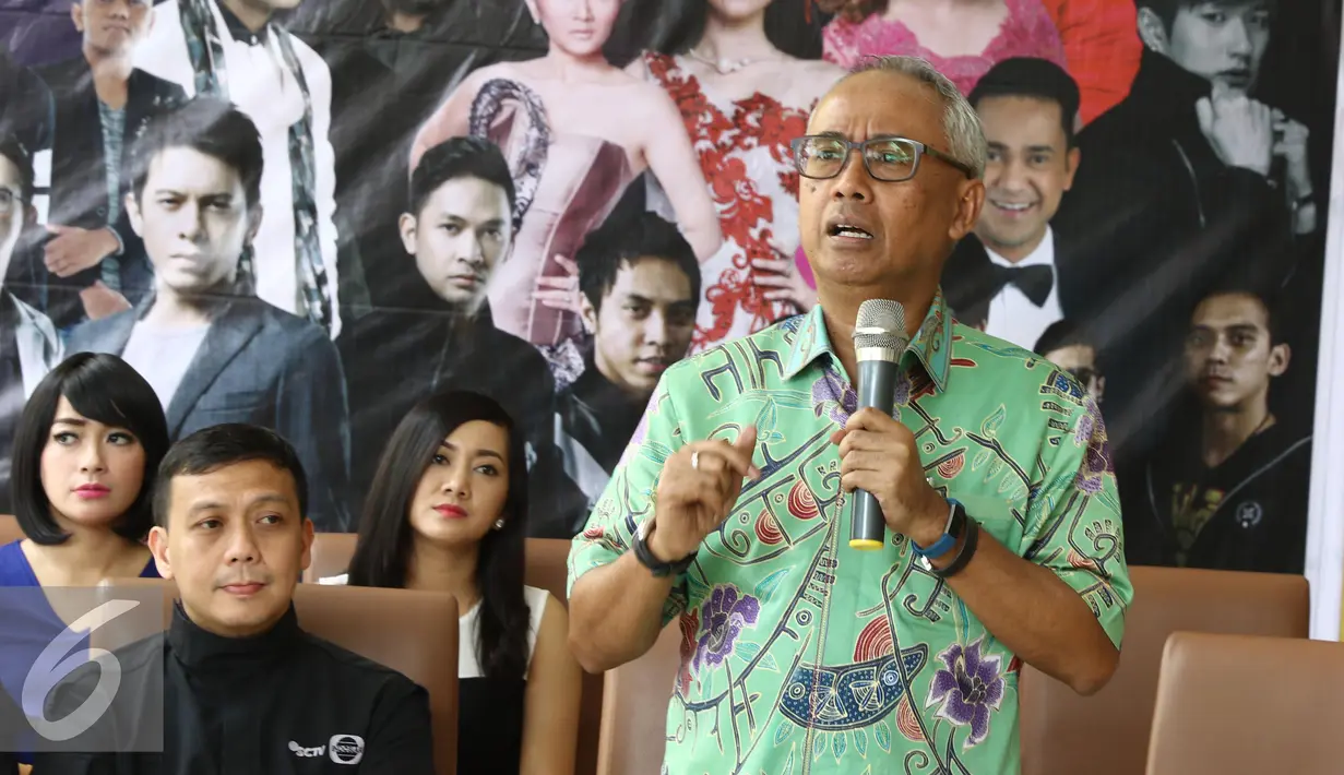 C. Paul Tehusijarana memberi keterangan saat jumpa pers di kawasan Ancol, Jakarta, Selasa (27/12). Manajemen Ancol kembali bekerjasama dengan SCTV menggelar panggung musik "Gempita 2017- Warna Warni Langit Nusantara". (Liputan6.com/Herman Zakharia)
