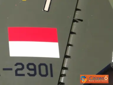 Citizen6, Bekasi: Selain penerbang TNI-AU, terdapat 2 test pilot PT Dirgantara Indonesia, mereka adalah Ester Gayatri Saleh dan Novirsta Mafriando Rusli. Selain itu ada 1 flight test engineer, yakni Heru Riadhi Soenardi.  (Pengirim: Rahmat Eko Avianto). 