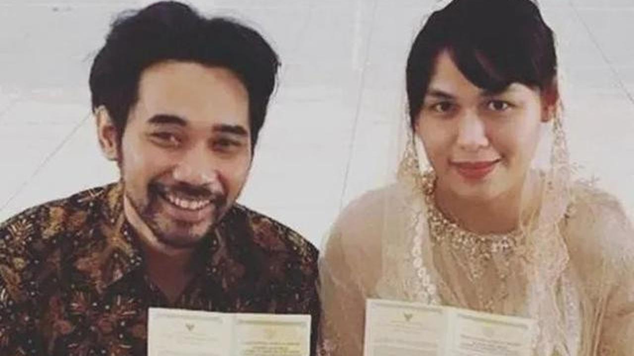 12 Artis yang Menikah di KUA, Terbaru Reza SMASH