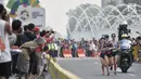 Pelari putri melintasi Jalan MH Thamrin saat mengikuti lari maraton putri nomor 42 kilometer Asian Games 2018, Jakarta, (26/8). Maraton ini dimulai dari Stadion GBK-Simpang Mangga Besar-Bundaran Senayan dan kembali ke GBK. (Merdeka.com/Iqbal S. Nugroho)