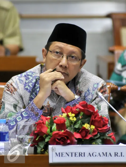 Menteri Agama Lukman Hakim Saifuddin mengikuti rapat kerja dengan Komisi VIII DPR di Kompleks Parlemen, Jakarta, Rabu (9/9/2015). Rapat itu membahas Rencana Kerja & Anggaran Kementerian Lembaga (RKAKL) Kemenag Tahun 2016.(Liputan6.com/Johan Tallo)